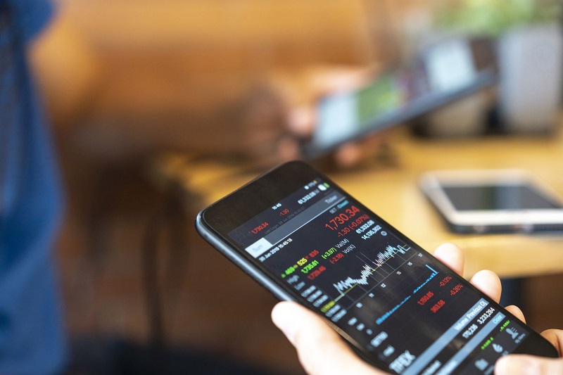 Mobile Trading Apps vs. Which of the Classic Trading Platforms Is Right for You?